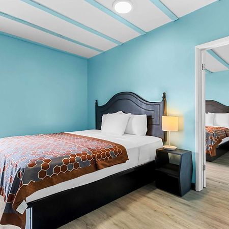 Rodeway Inn & Suites North Hollywood Burbank Airport - Universal Area Los Angeles Kültér fotó