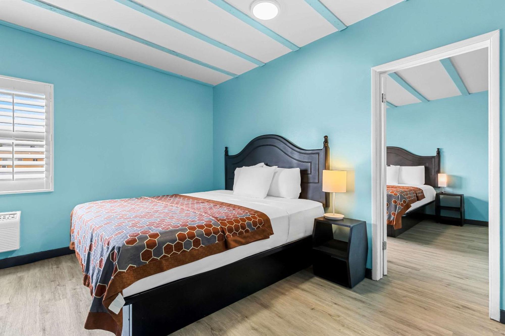 Rodeway Inn & Suites North Hollywood Burbank Airport - Universal Area Los Angeles Kültér fotó