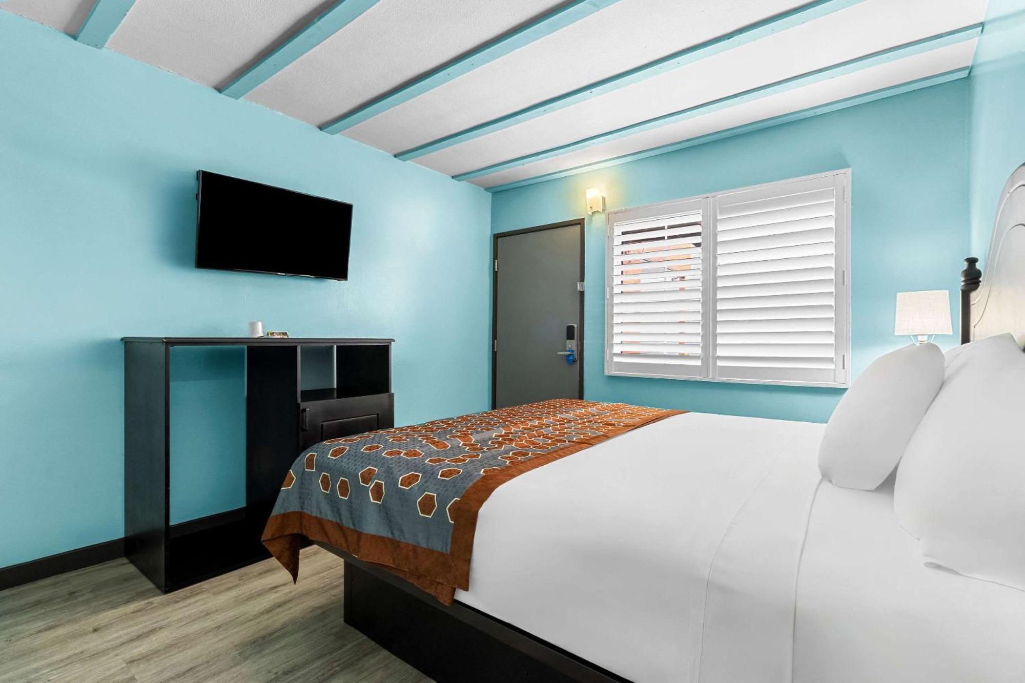 Rodeway Inn & Suites North Hollywood Burbank Airport - Universal Area Los Angeles Kültér fotó