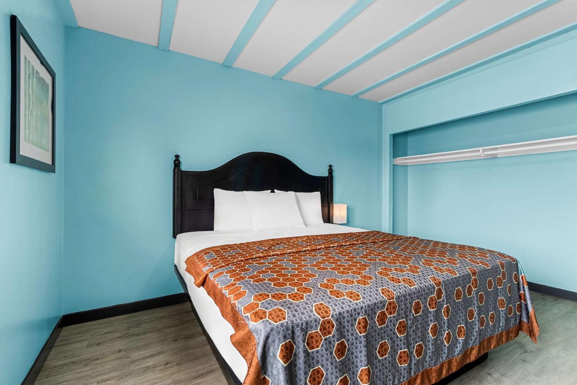 Rodeway Inn & Suites North Hollywood Burbank Airport - Universal Area Los Angeles Kültér fotó