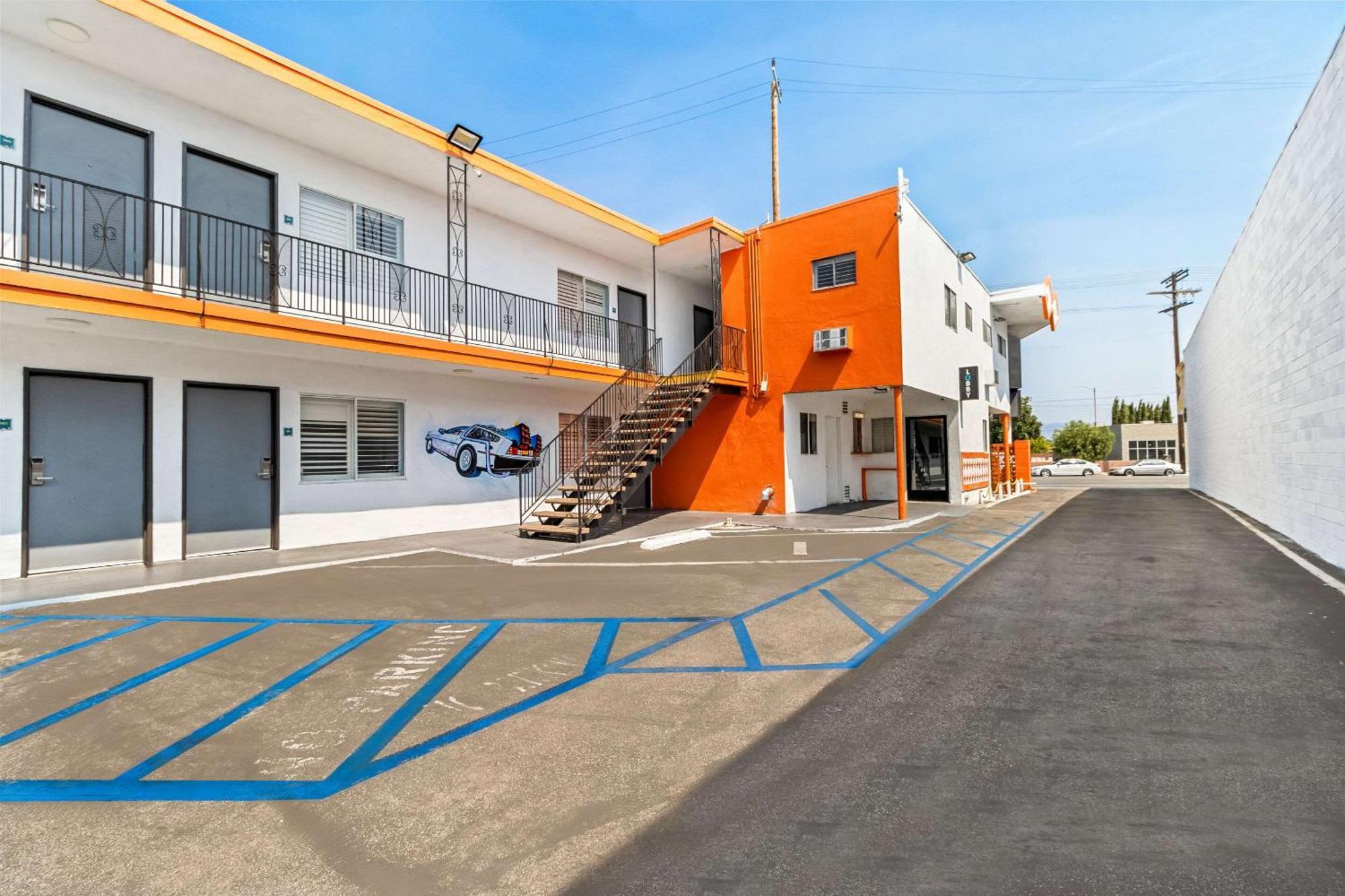 Rodeway Inn & Suites North Hollywood Burbank Airport - Universal Area Los Angeles Kültér fotó